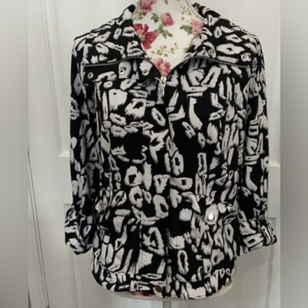 Chico's Black and White Zip Up Patterned Jacket